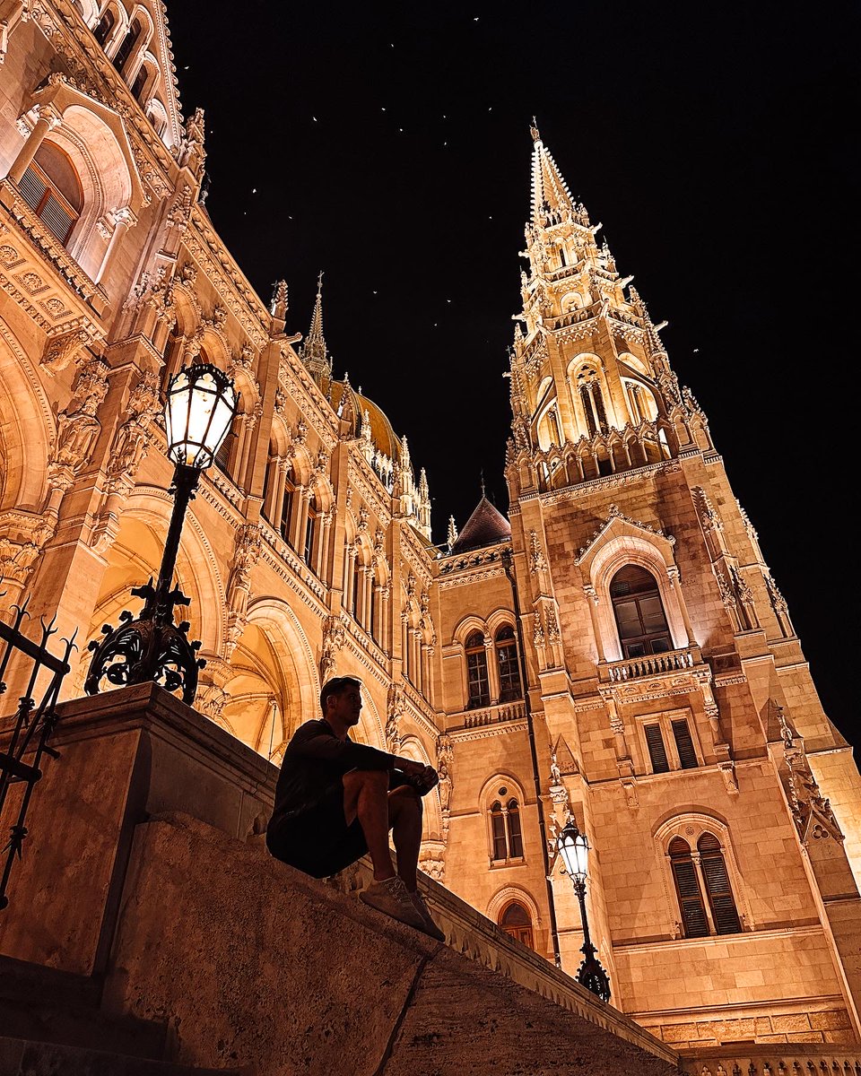 The4amBroker's tweet photo. Took the last week "off" to travel to explore my heritage in Budapest, Hungary 🇭🇺

Feeling rejuvenated and excited to be back!!

Surprisingly under 300 emails in my inbox. I have the best team supporting me at @McCannCRE. 

#ReTwit are you able to actually "shut off" for a week? https://t.co/WT8yR6g3oW