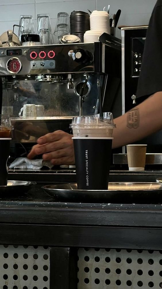 liIacdaisy's tweet photo. coffee shops https://t.co/BJA6QE0Oxr