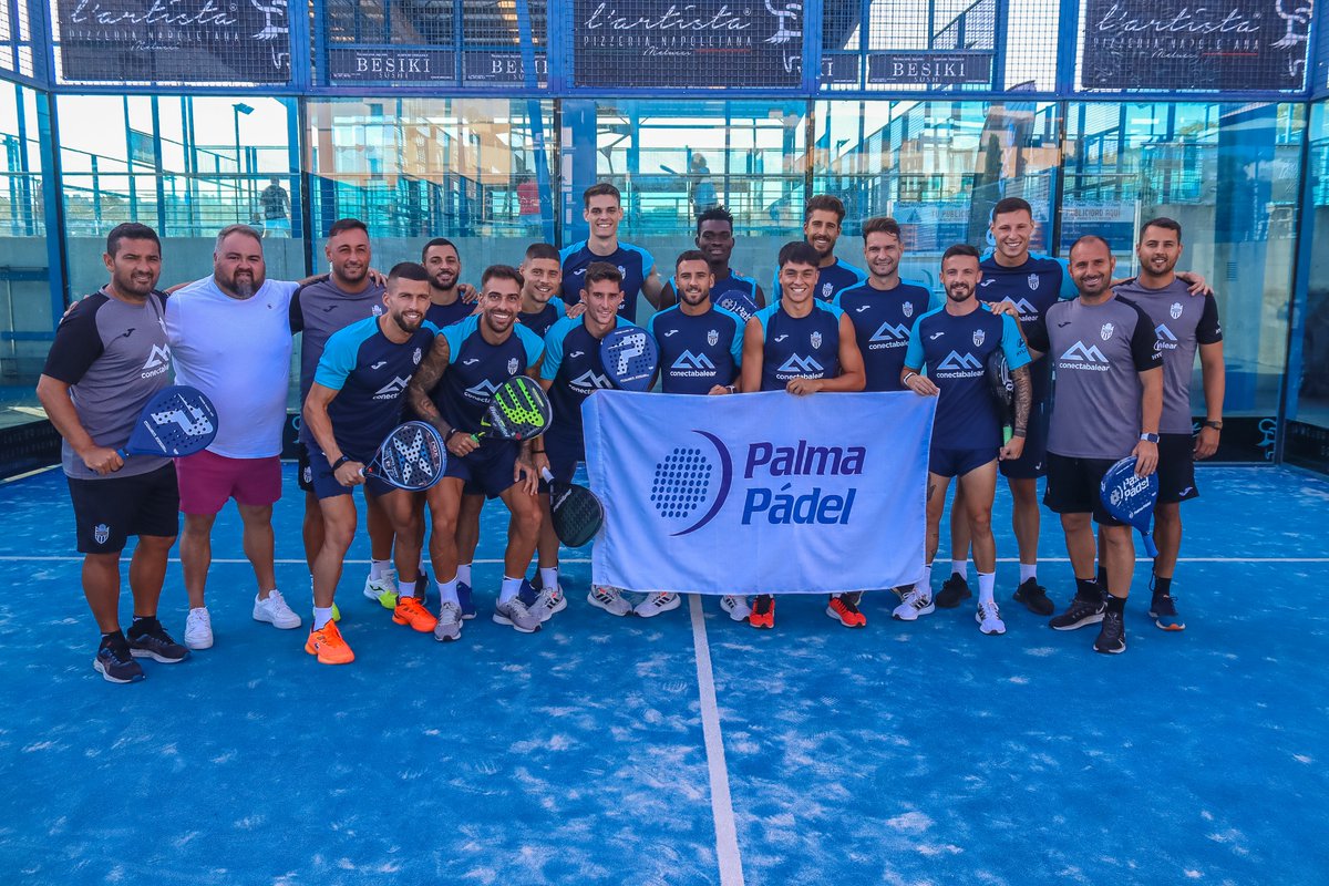 🎾🤝⚽️

Cambiamos el balón y el verde, por la raqueta y el azul de <a href="/PalmaPadel/">Palma Pádel</a>.

🔗 atleticobaleares.com/un-entreno-dif…