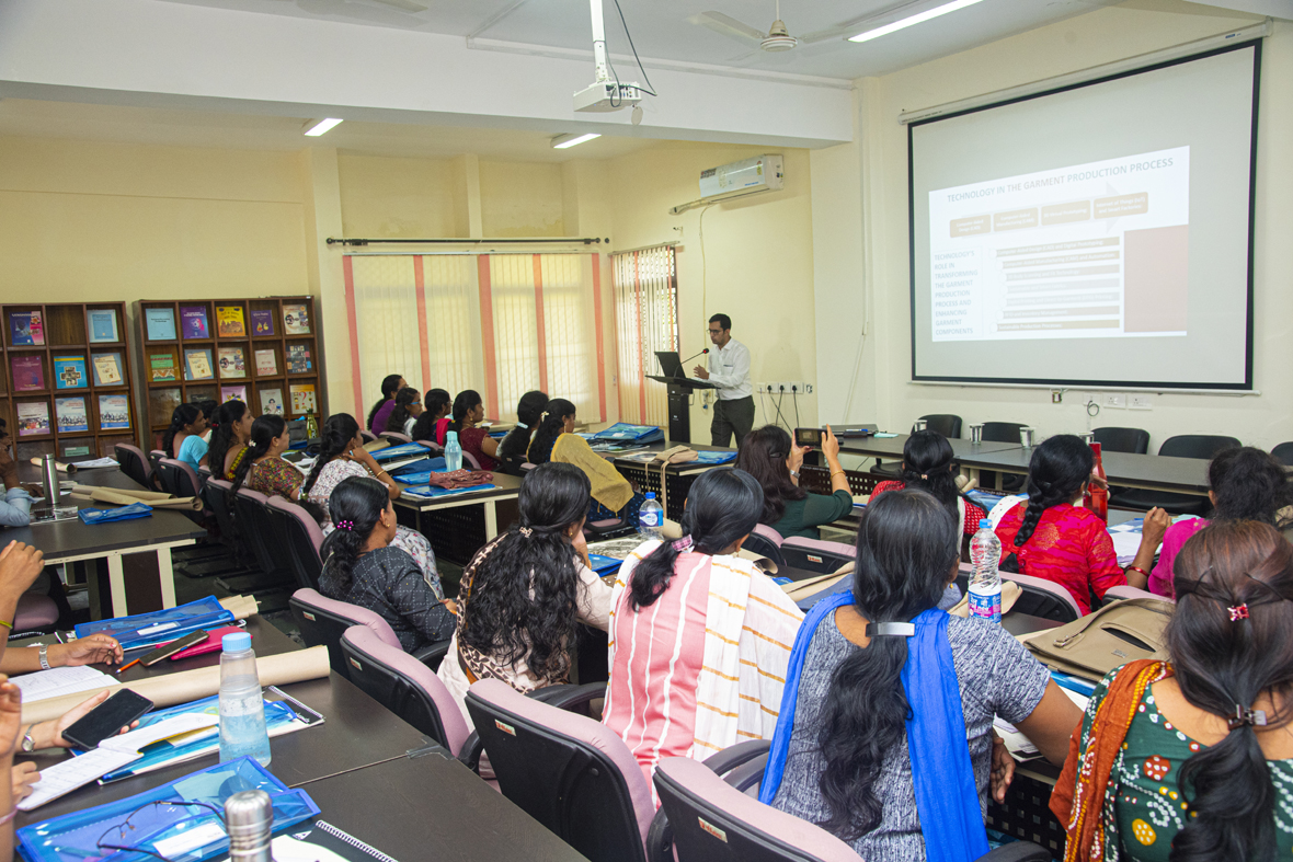 PSSCIVE_NCERT's tweet photo. A five days Training program for vocational Teachers in the area of Apparel Made-ups and Home Furnishing was organized by the Department of Home Science and Hospitality Management (DHSHM) from 7th to 11th August 2023 at PSSCIVE Bhopal. https://t.co/IivoKCNXPY