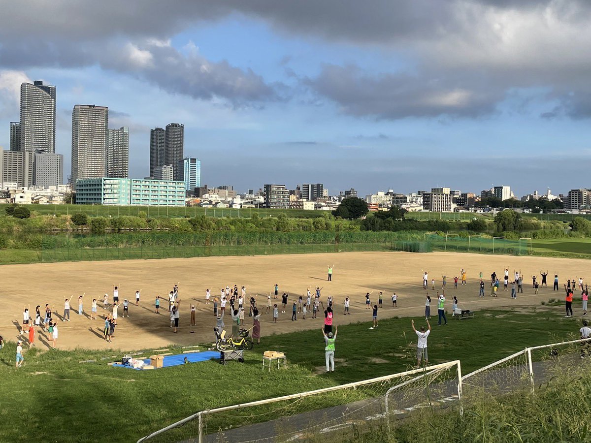 MineshoPto's tweet photo. 今日8/21(月)の朝からラジオ体操後半が始まりました！
眠い目を擦りながらの参加が多かったですが、子どもたちは元気に体操していました（大人はもっと🥱）
久しぶりなので少し人数が少なかったのですが、早起きしてお越しください‼️
なお、後半は最終日にスペシャルなご褒美も用意してますよ😄 https://t.co/ZfBGSb1HCK