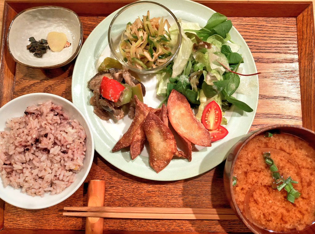 Silvermoon78gt's tweet photo. 今日は、Common cafeで営業の「ひだまり」さんへ。もっと早くに行けばよかった…。
Common cafeは8月一杯で終了。来週月曜日が、ひだまりさんのラストデーですよ。美味しかった🥰
#中崎町
#CommonCafe
#みんなのお台所ひだまり
#中津 https://t.co/EjrA3a2x8J