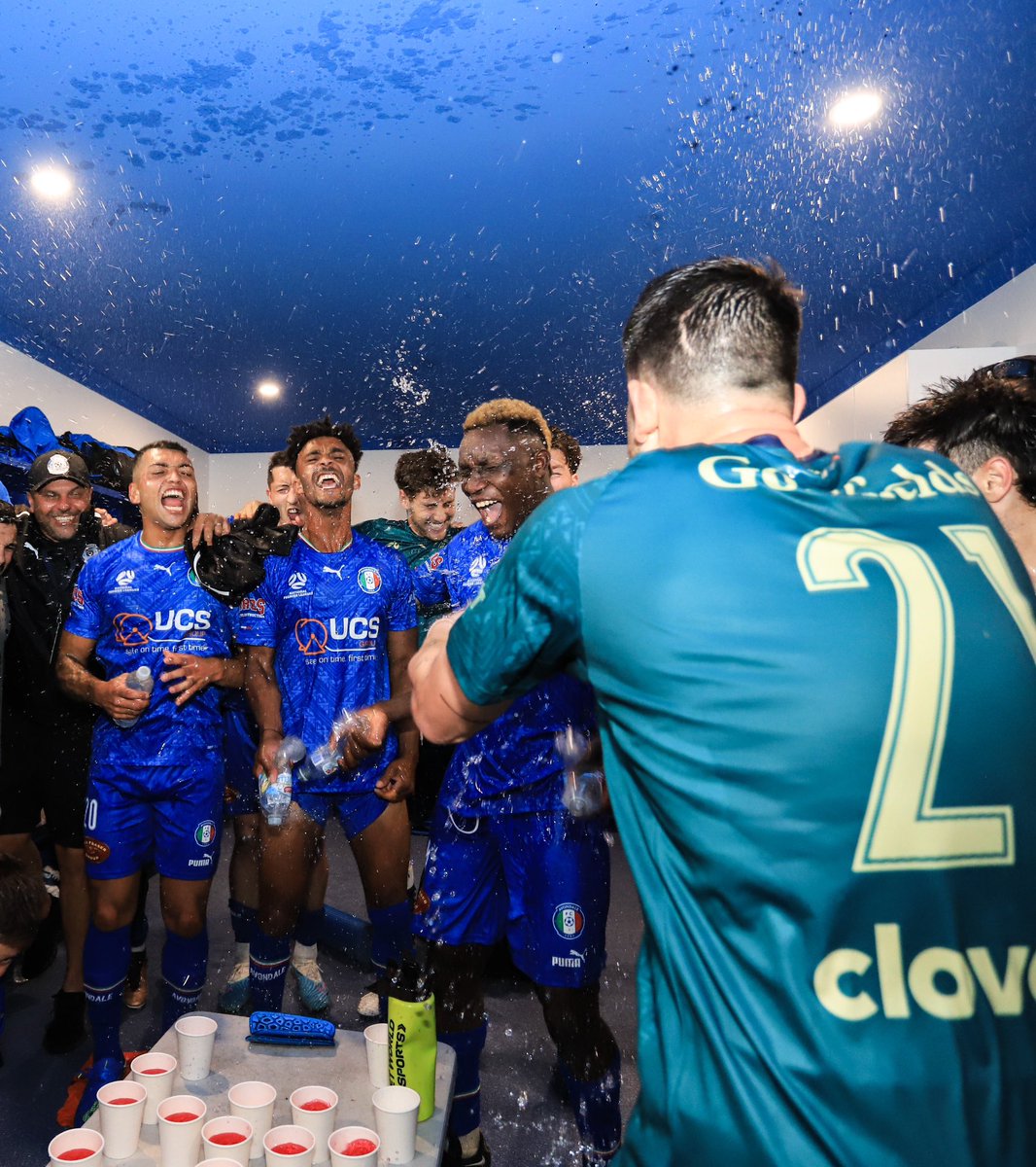 PhotosPerez's tweet photo. A few of my favourite snaps from this season 📸💙🏆 #nplvic #football #melbourne https://t.co/10JEH5cQ98