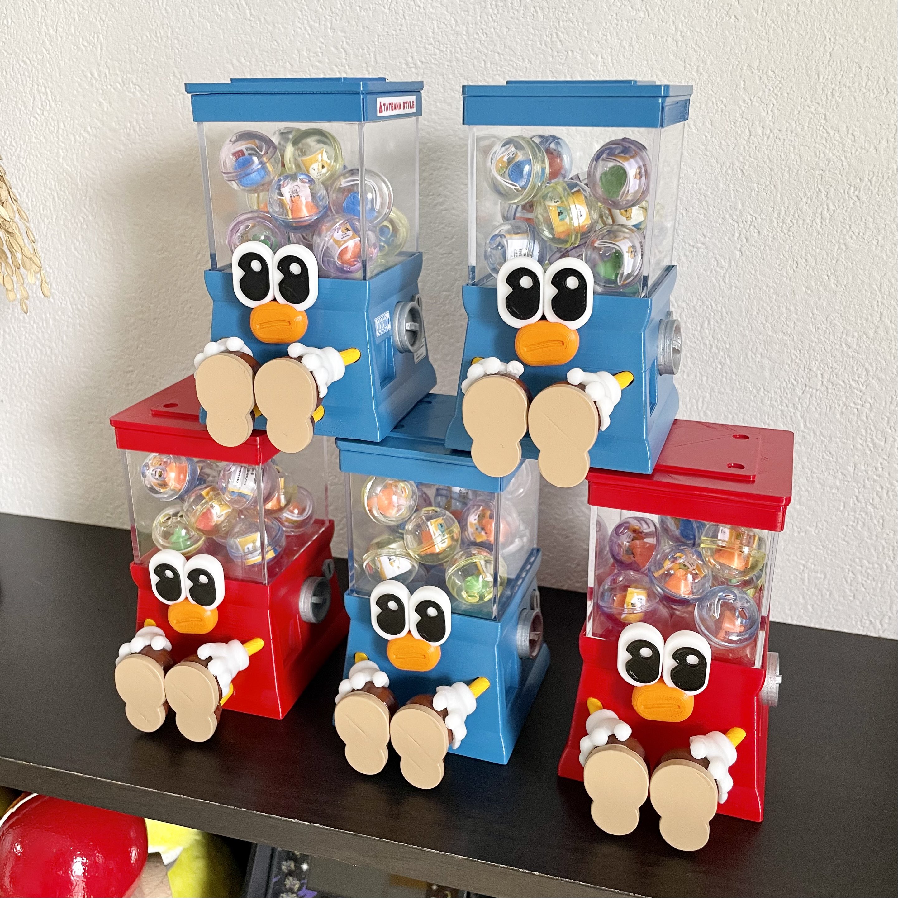 新品未開封 竪穴式ショップ おすわりガチャ レッド さとうまりえ