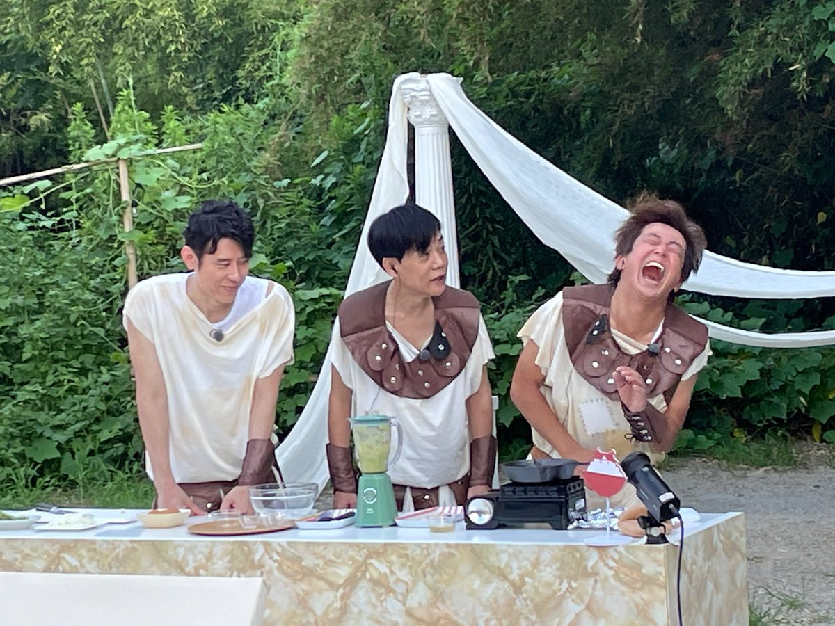 horiuchi_ken's tweet photo. ネプチューン３人が
22日（火）19:30〜 NHK Eテレ「#名将たちの勝負メシ」に出演📺
名将、偉人達が食べていた料理を再現🍳
今回の名将はローマの英雄「ユリウス・カエサル」
2000年以上前にカエサルが食べていた料理とは⁉︎
番組では、久しぶりに３人でコントを披露‼

 #ネプチューン #コント https://t.co/cOliJ6cc2M