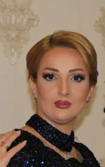 masoudkazemi81's tweet photo. توضیحات درباره مرگ مادر #ماکان_داوری
مادر ۳۹ساله، پس از بازداشت ماکان و اتهام محاربه، به سرطان سینه مبتلا و درگیر افسردگی هم شد، ماکان مدت‌ها به دلیل عجز از تهیه وثیقه در زندان ماند و فعلا موقتا آزاد است، مادرش تاب نیاورد و به صورت خودخواسته به زندگی پایان داد و امروز دفن شد https://t.co/PxcdcaqISY
