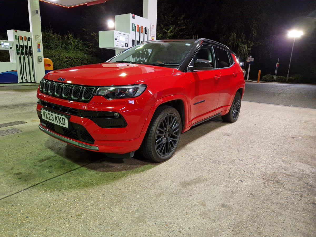 David_Simister's tweet image. My whip last weekend. Very much enjoyed the Jeep Compass 4xe's looks, comfort, and bags of character, but rather less enamoured by the fidgety ride, dim-witted auto, lack of boot space and £43k price tag...