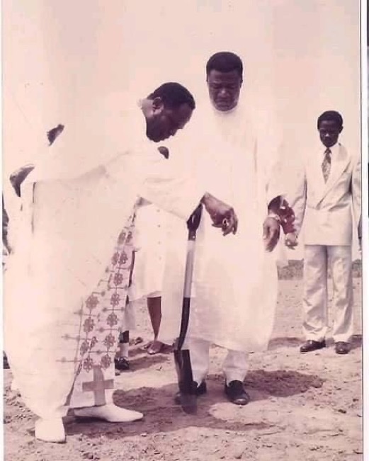 NigeriaStories's tweet photo. Story Of Bishop BENSON IDAHOSA

All you need to know about the man 

A thread https://t.co/RGFmmvsK6q