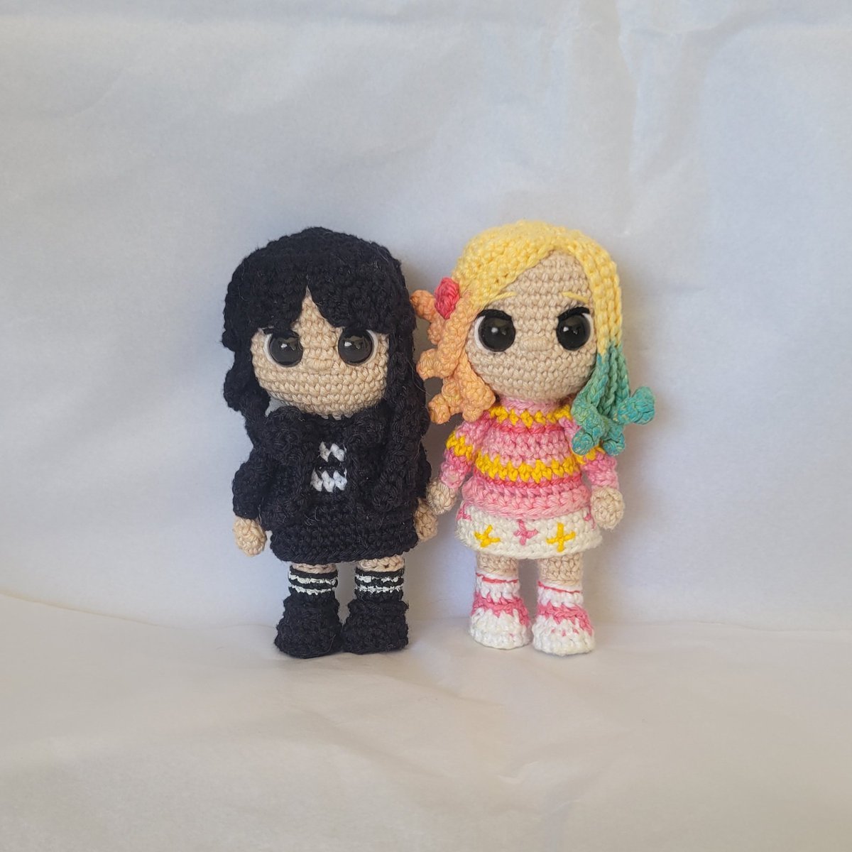 VicPontos's tweet photo. Enid e Wandinha
Tamanho aproximado: 12,5cm

De R$70,00 cada por R$63,00 cada (10% off) + frete 
PROMO 2: se comprar as 2 juntas, sai por R$119,00 (15% off)

(para calcular o frete, me manda o CEP por DM) https://t.co/1OW68Tb7rB