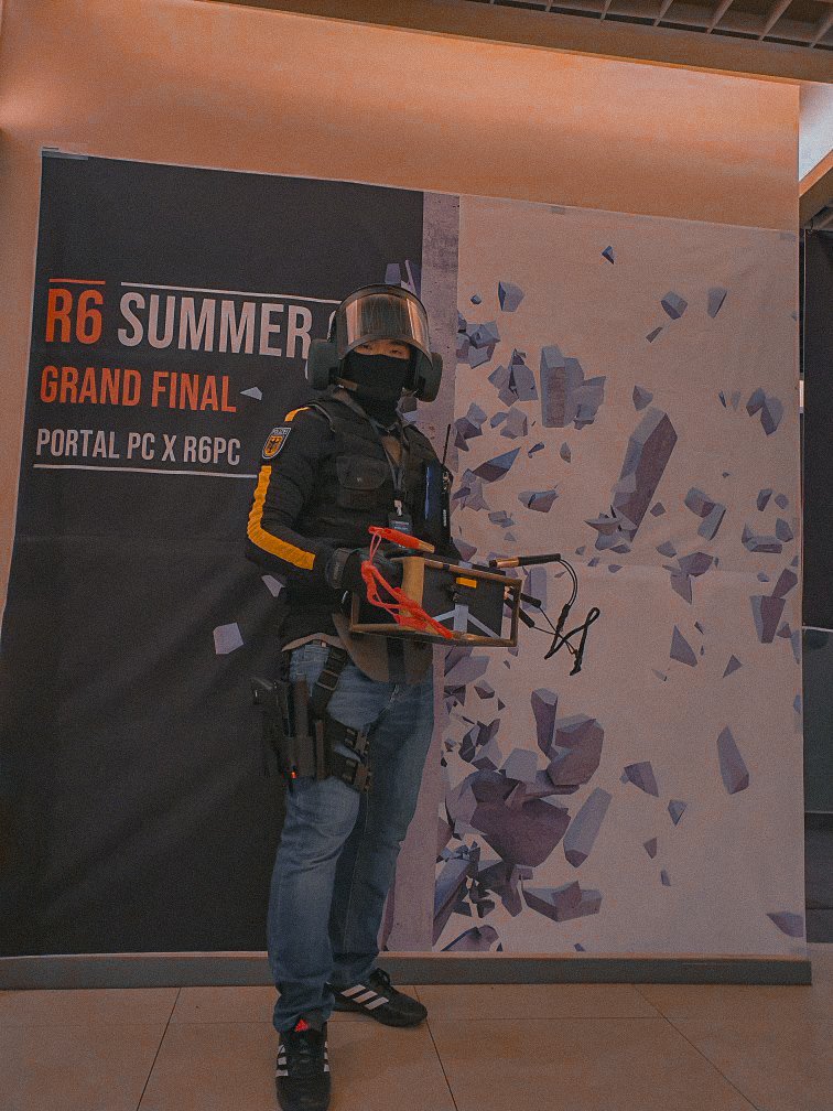 ChrisDaAsian's tweet image. R6 Summer Cup viewing party @PortalPC

Thanks for the photos @Dino_Da_Game 

#ubisoft #RainbowSixSiege