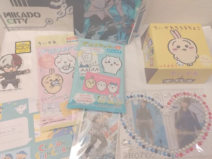 大天使まろちゃん(@malomalon_ )から素敵すぎるプレゼントを頂きました😭みーてー!この轟くんのデコ😭😭轟くんイメージで氷と炎でまろちゃんが作ってくれたのおお😭😭素敵すぎる…😇😇もうほんとにまろちゃんのハンドメイド大好きすぎるのでこんなに素敵なデコケースを頂けてすっごく嬉しい…😭
→ 
