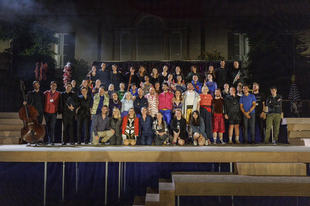 Elizabeth Lynch tweet media