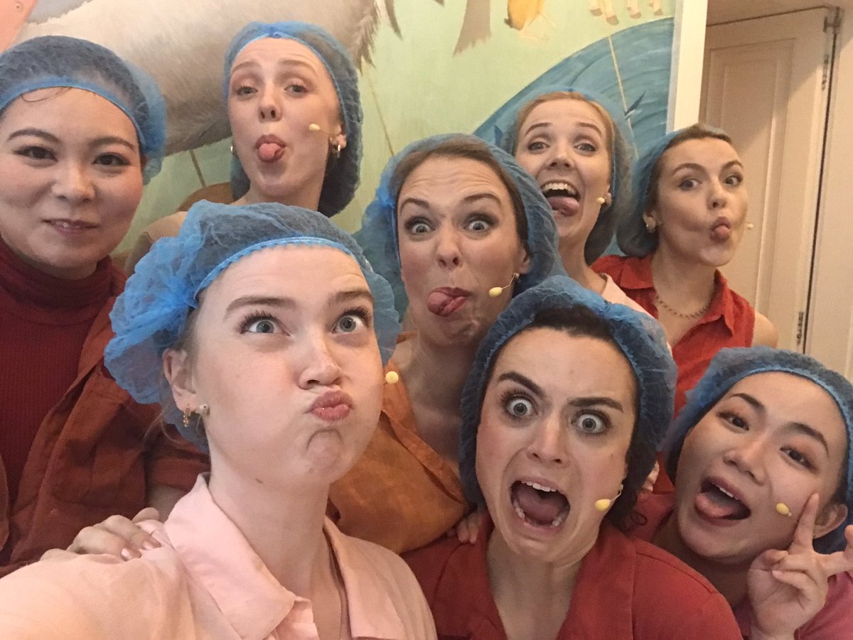 Elizabeth Lynch tweet media