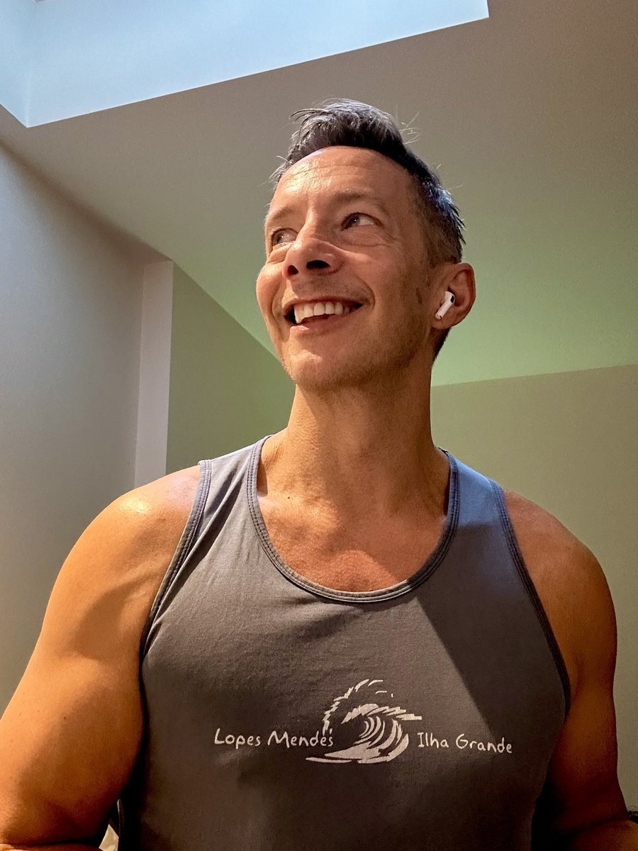 Matthew_Hodson's tweet photo. I’m 56 years old.
I’ve lived with #HIV for more than 25 years.

For a long life with HIV:
💊Take your treatment
🚭Don’t smoke
🥦Eat healthily (drink moderately)
🏃🏼‍♂️Exercise
🕺Do things that bring you joy.
🎀Know how precious you are.

An HIV diagnosis is not the end. ❤️ https://t.co/W47l6OJDBp