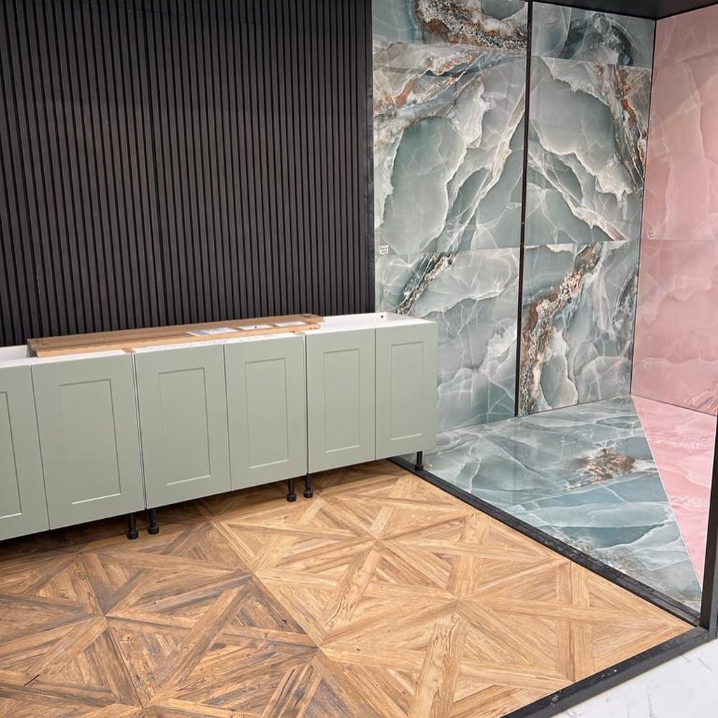 RoyaleStones's tweet photo. A one stop shop for a wide array of products from acoustic wooden panels to wood effect porcelain tiles to onyx tiles.
A few pictures showcasing an array of our products to uplift the look of your home!

#wallpanels #italiantiles #floortiles #porcelaintiles #royalestones https://t.co/kWRwvfEQFl