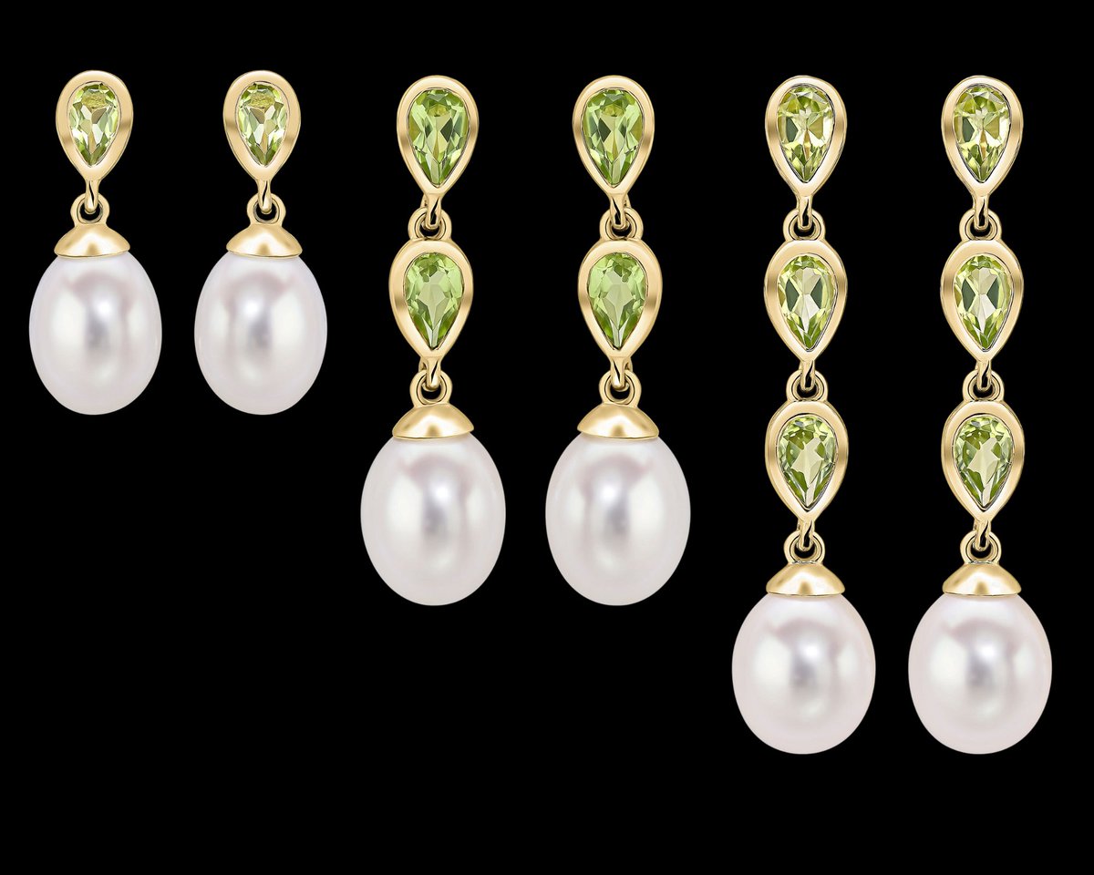 Pearl and peridot perfection ✨
.
.
.
#peridot #pearl #peridotjewellery #pearljewellery #august #augustbirthstone #gemstone #9ctgold #yellowgold #green #finejewellery #modern #classic #traditional #jewellery #jewelleryinspo #necklace #earrings