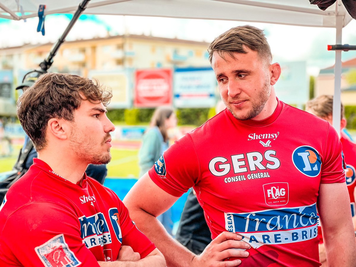 RCAuchGascogne's tweet photo. Avec nos quatre auscitains, cette équipe de @FranceRugby semble imbattable! C'est tout ce qu'on leur souhaite! #CestLeGersBébé #FéCéA #RCAG #AuchEnArmagnac #LesPaysans https://t.co/XFgHIx3EMR