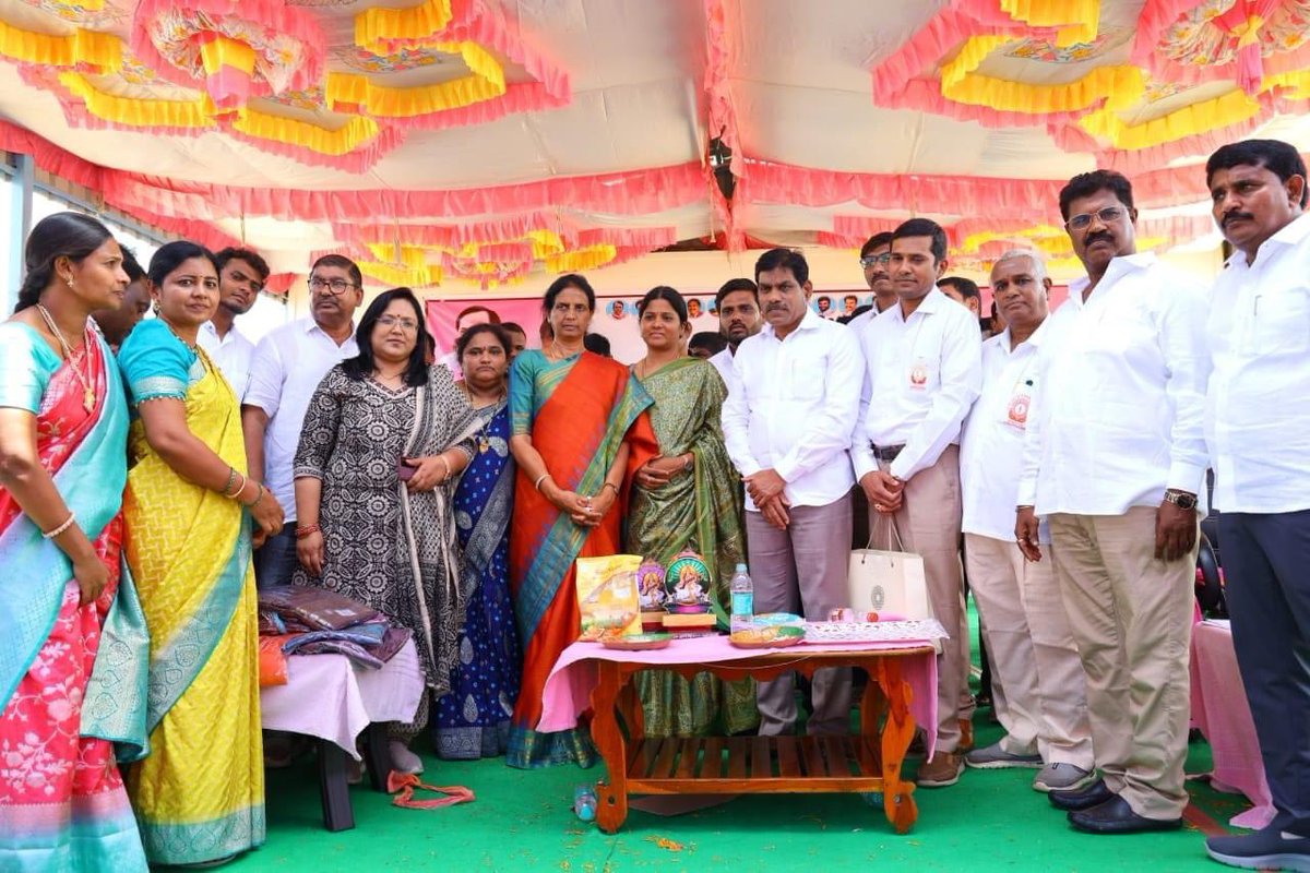 MLCKRR's tweet photo. కామారెడ్డి జిల్లా ,జుక్కల్ నియోజకవర్గం పెద్ద కొడ పగల్ మండల కేంద్రంలో #manaoorumanabadi లో భాగంగా అభివృద్ధి చేసిన ఉన్నత పాఠశాల మరియు ప్రాథమిక పాఠశాల అదనపు తరగతి గదులు, భోజనశాల ప్రారంభించిన @BrsSabithaIndra @MPBBPATIL @Hanmanth_Shinde గారు.
#PRTUTS #Telangana #Education #school https://t.co/oXgxxSZbd9