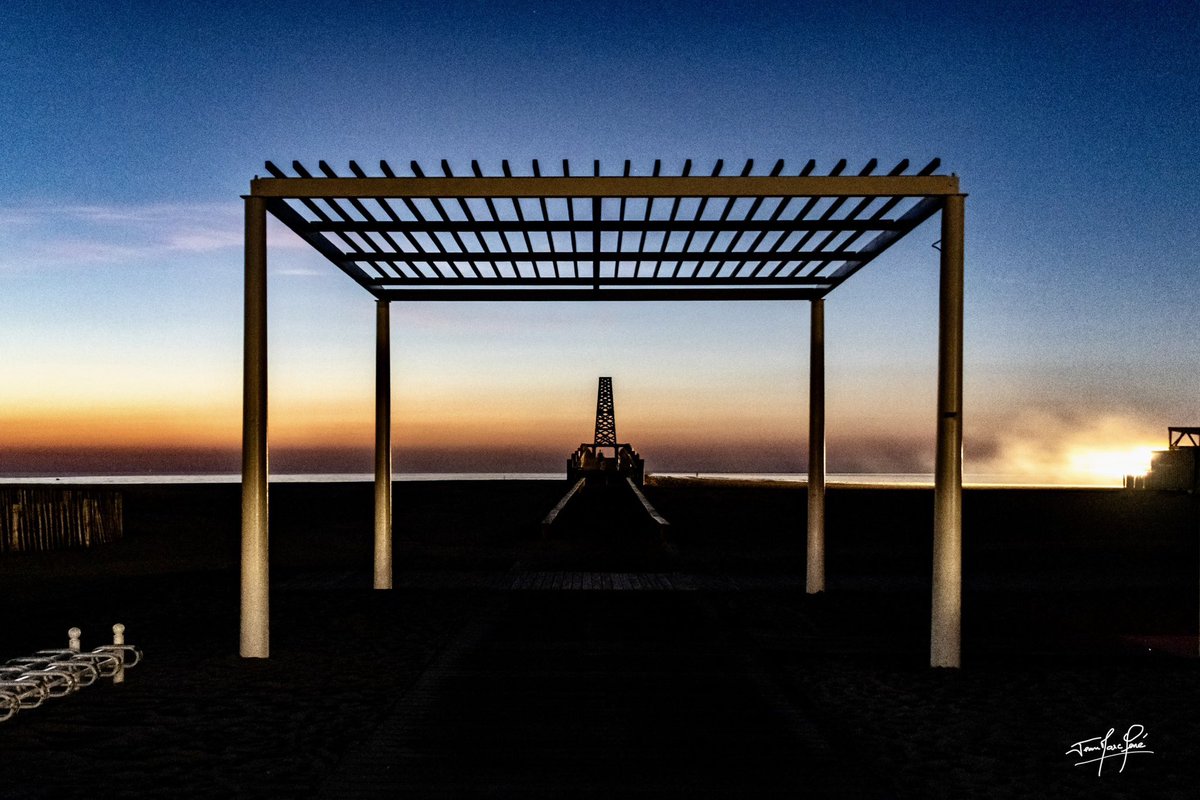 jmg1134's tweet image. Lever de soleil sur Port Leucate. Perspectives futuristes pour un moment unique… 
#leucate #portleucate #aude #occitanie #plage #suddelafrance #cotedumidi #sunrise #sunrisephotography #photography #photographie #photo #photographer #photoshoot #canon #canonphotography
