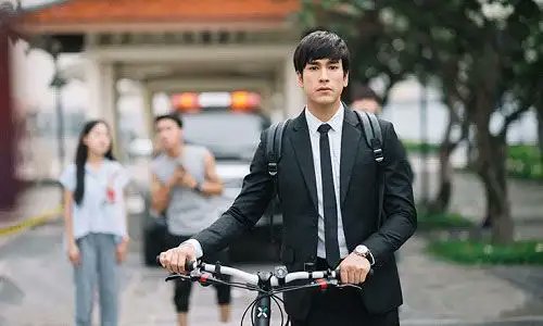 _youbemine's tweet photo. คิมคู่กะหมองั้นณเดชน์คงคู่กะจักรยานแล้วล่ะ 555555 #สืบลับหมอระบาดep1 https://t.co/YPX1dz5cEx