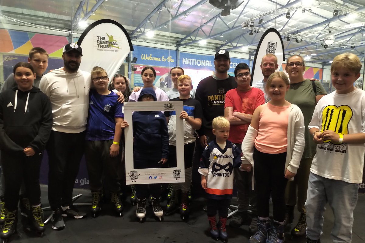 📸 The Nottingham Panthers coaches Jonathan Paredes and Kevin Moore were on hand today to greet skaters at the @RenewalTrust event at the <a href="/Nat_Ice_Centre/">National Ice Centre</a>.

👉 tinyurl.com/4swned9f