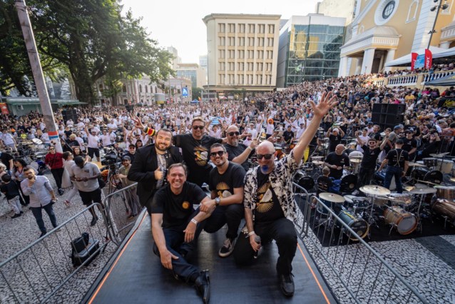stadkortrijk's tweet photo. Kortrijk Drumt op handen gedragen op grootse drumshow ter wereld: “Ze waren vereerd dat we er waren” https://t.co/6qX1jGX1a4 https://t.co/HGiIddBav4