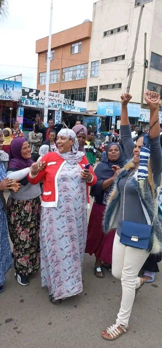 ጉራጌን አፈር ሊያለብሱት ከተነሱ ሀይሎች ጋር ተባብሮ ይቀርታ ማለት ገድዬ ላድንህ እንደማለት ነውና ክህደታችሁ ሳይንስ ዳግም በህዝባችን ላይ አአትሳለቁ!!!ክህደታችሁ ለትውልድ ትውልድ ይተላለፍላችኋል።

በህጉ መሰረት ጉራጌ ክልል ከሆና ቆይቷልና