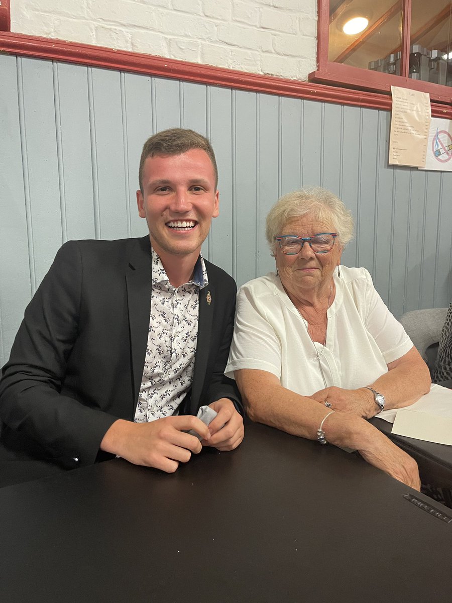 pierrickbrtlo's tweet photo. 🎤 Une soirée mémorable à la ducasse karaoke des "Amis du Mont des Cats" ! 🎶 Ce vendredi soir, j'ai eu le plaisir de me joindre à l'événement et de partager une chanson avec vous. Et quelle meilleure chanson que "J't'emmène au vent" de LOUISE Attaque ! 🎵
#Berthen #Karaoke https://t.co/N5BniOmWXr