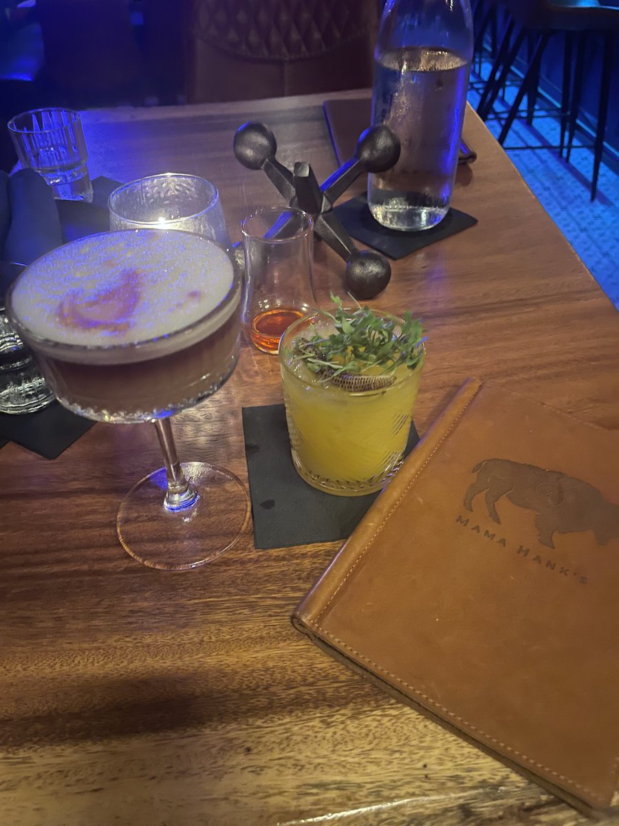 Travelgirlfl51's tweet photo. Hands down to Mama Hank’s in #FortLauderdale! What a cool speakeasy! This is what you find after you go through the door, a unique and fun spot with well crafted cocktails, delicious food and great vibes. It was an amazing experience and you should not miss it! 🍹 https://t.co/pinKIRKbH8