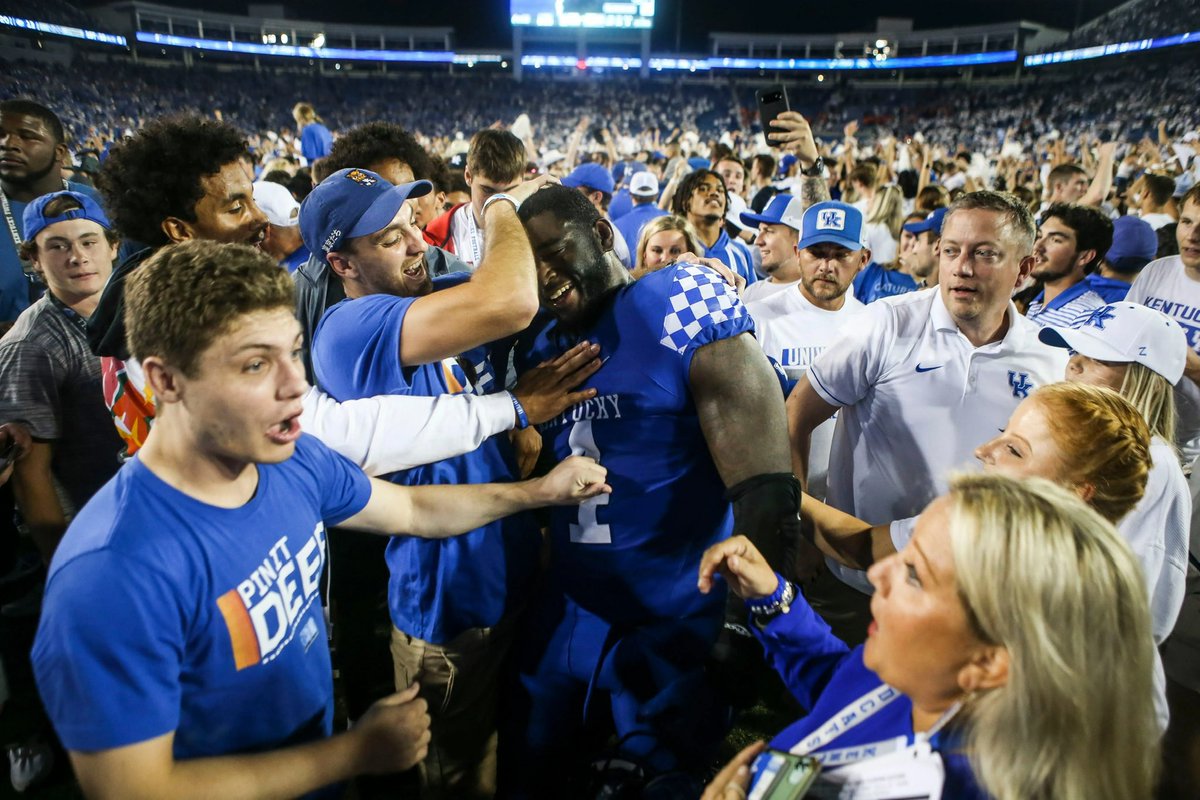 FlemFlam_'s tweet photo. 1️⃣2️⃣ days to Kickoff!
The 12 man has got to show up this year week after week and set the tone for each and every game!
#BBN #GoBigBlue #GoCATS #KentuckyFootball #CountdownToKickoff #KBcountdown https://t.co/5DqB66fKjh