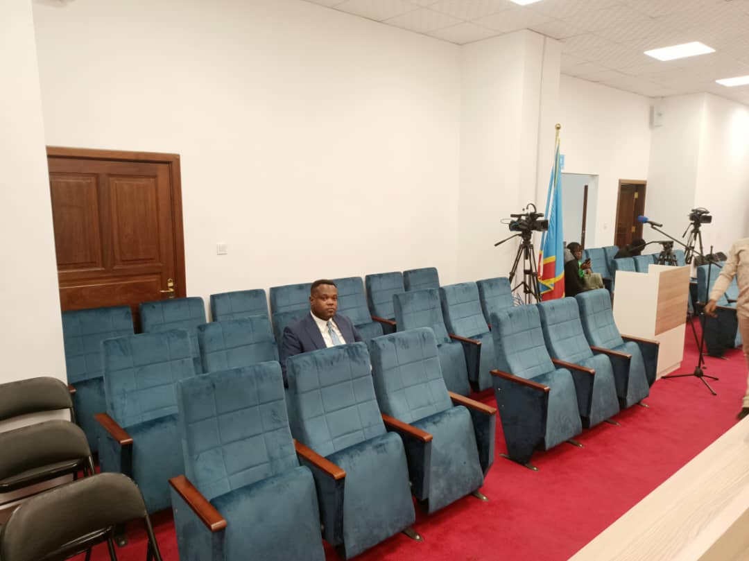 Jojobozibukasa2's tweet image. #JUSTICE : PROCÈS MATATA PONYO

En direct de la Cour Constitutionnelle,  en attendant entendant le début de l&apos;audience de Matata Ponyo. Si possible la retransmission en direct sur #RNTC.

 @rtncofficielle1 @Liberteplustv