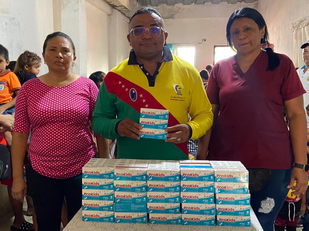 DanielNPSUV's tweet photo. Continúan la entregas de complementos vitamínicos a niños y niñas, para un mejor desarrollo y crecimiento, esta vez en las comunidades: El Trébol , Rómulo Gallegos, Los Módulos y Ruiz Pineda.
.
@NicolasMaduro @eduardopiate2 @AlcaldiaAchag https://t.co/lwGuynLrAr
