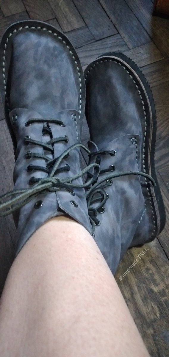 TrekLeather's tweet image. crafTMore #TREKstore
craftmore.net/produkt/trek-b…

etsy #handmadeTREK
etsy.me/3Uosjbn

Customer photo
Limited grey melange (out of stock)colour  leather TREK shoes
#Basic7 model. Sizes from 35 to 46
Visit our #craftMore boutique or #etsystore #trekleather