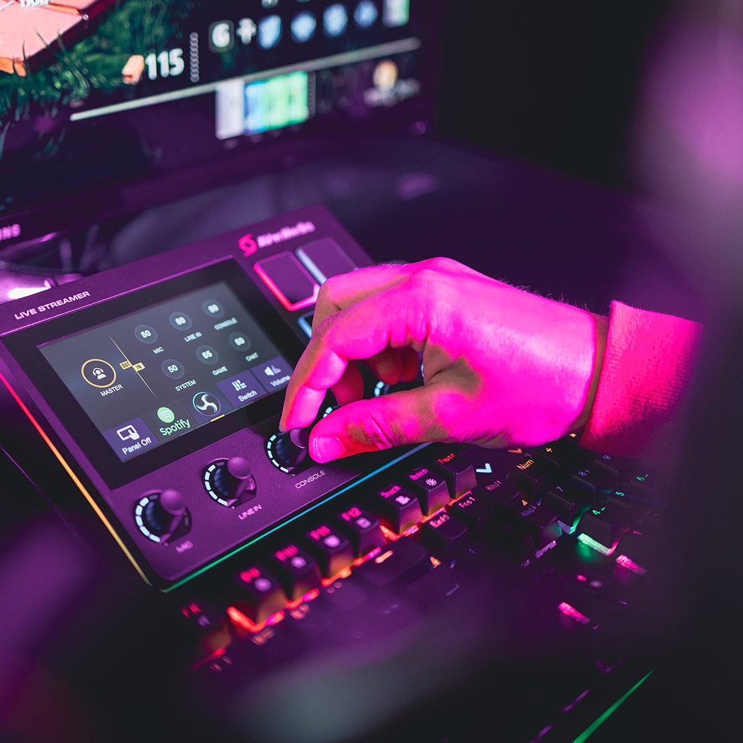 AVerMedia_DE's tweet photo. Hol dir das AX310 und meistere jeden Aspekt deines Streams🚀 Maximale Anpassungsfähigkeit dank perfekter Kontrolle🔧

#AverMedia #LiveStreaming #GameStreaming #StreamEquipment https://t.co/cQ6hju2rao