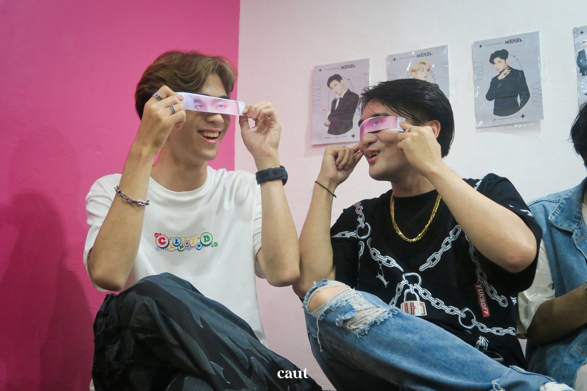cautmarut's tweet photo. 𝙙𝙪𝙢𝙗 𝙖𝙣𝙙 𝘿𝙐𝙈𝘽𝙀𝙍 ‼️
#ADayWithNEVEL
@Dearyl_Rmdhn @yayiyu_yeol https://t.co/2v04hPt7Hf