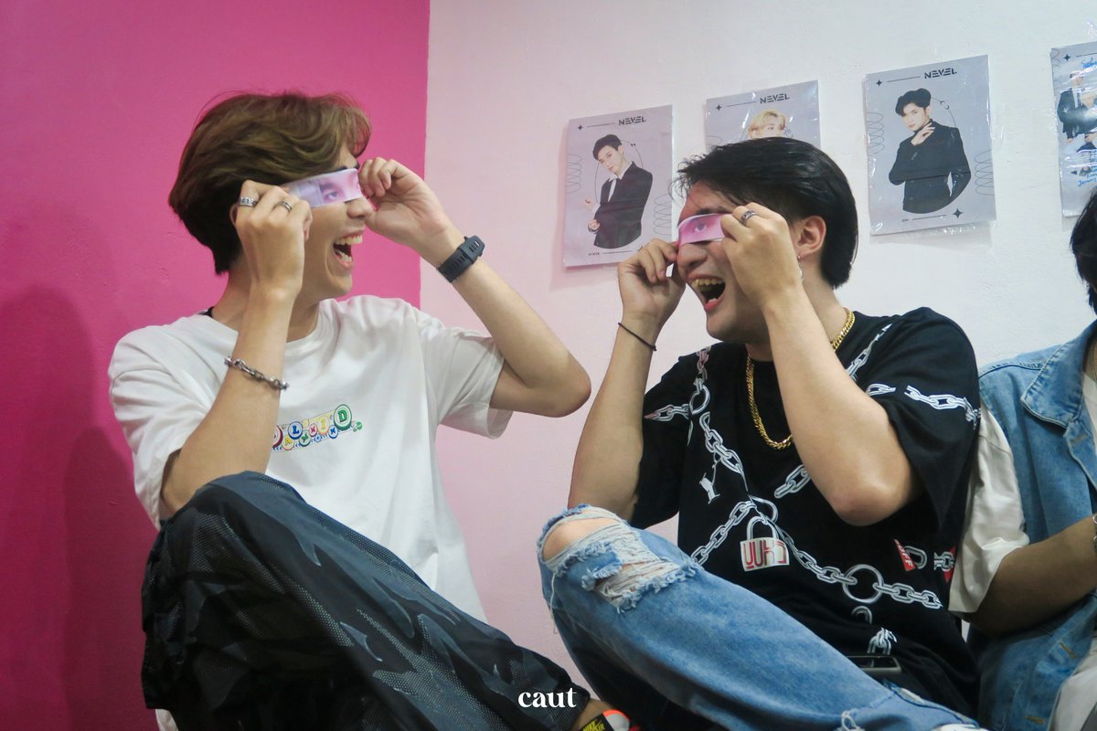 cautmarut's tweet photo. 𝙙𝙪𝙢𝙗 𝙖𝙣𝙙 𝘿𝙐𝙈𝘽𝙀𝙍 ‼️
#ADayWithNEVEL
@Dearyl_Rmdhn @yayiyu_yeol https://t.co/2v04hPt7Hf