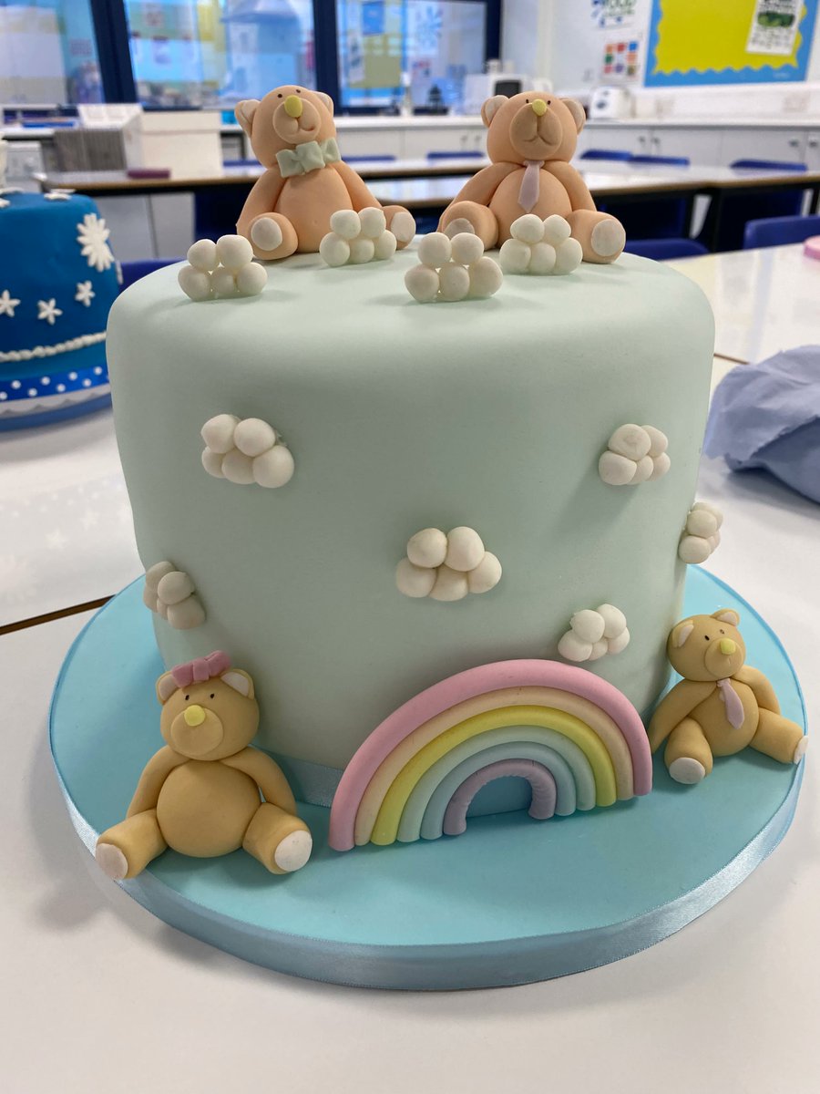 NewCollSwindon's tweet image. Is it cake? 🍰 Of course! Made by our talented students at our Novelty Cake Decorating course. Don't be intimidated - you can learn how to do this yourself! Apply now: buff.ly/3ODBxPu 

#cakedecorating #fondant