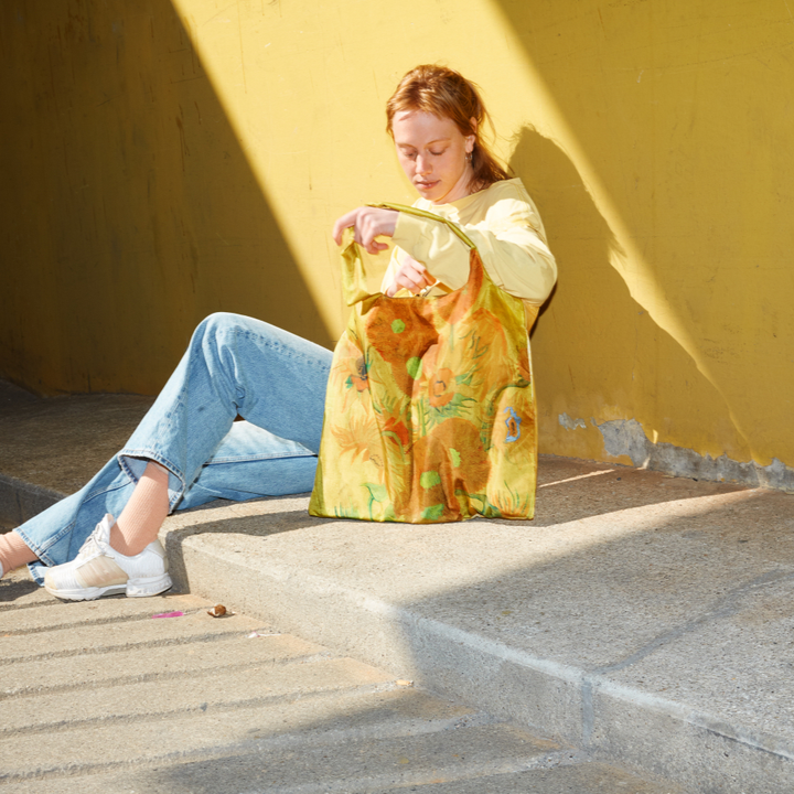 “Yellow is my favorite summer color – it makes me feel like a sunflower.” Bria Vinaite. Which is your favorite, yellow or gold?
#summertime # yellow #gold #vangogh #klimt #vangoghmuseum