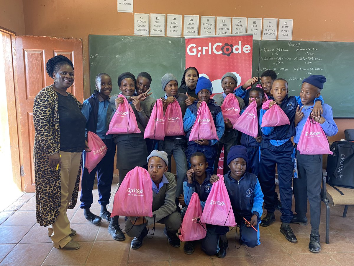 GirlCode_za's tweet image. What an incredible day 1 of the GirlCoder Club! A big thank you to all participants and @GENSouthAfrica. Keep coding and reaching for the stars! 🌟✨ #GirlCoderClub