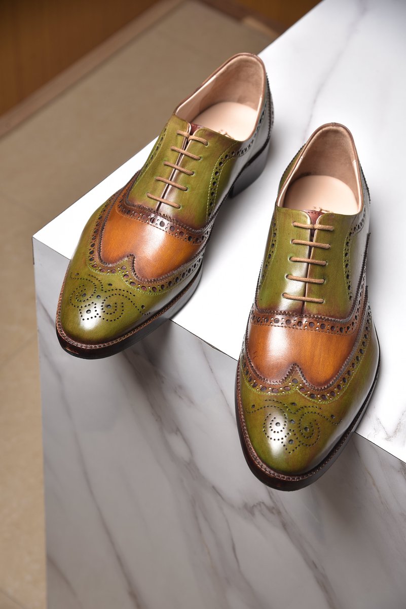 Classic Wingtip Oxford in Green. This classic style with a hint of green is perfect for daily wear and weekend outings with the boys.
.
.
#lethato #lethatoshoes #wingtipshoes #greenshoes #dressshoes #patinashoes #craftsmanship #handmadeshoes #shoelove #oxfordshoes #Luxuryshoes