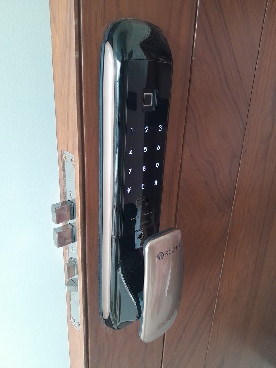 jal_electricals's tweet image. SOLITY_GSP-1000BK 

Go Digital 1️⃣2️⃣3️⃣
Having Digital locks on your door makes it easy to access without the hassle of handling the key🔑 
Follow for more✨
jaldigitalsystem.com

#Gokeyless #Smartdoorlock #pushpulllock #digital #solity_korea🇰🇷💯 #premiumdesign