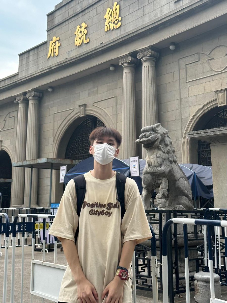 rex5401's tweet photo. 最近的推特怎么老是异常，有啥好用的安卓版本？（图片网图） https://t.co/DshMSofO4X