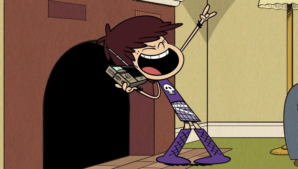 Here’s a radio and Luna!📻💜#theloudhouse #nationalradioday