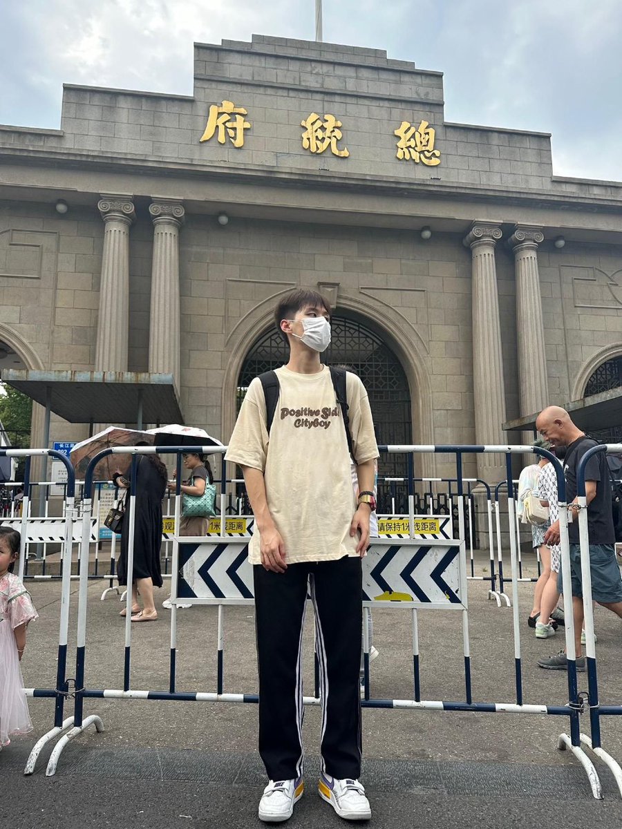 rex5401's tweet photo. 最近的推特怎么老是异常，有啥好用的安卓版本？（图片网图） https://t.co/DshMSofO4X
