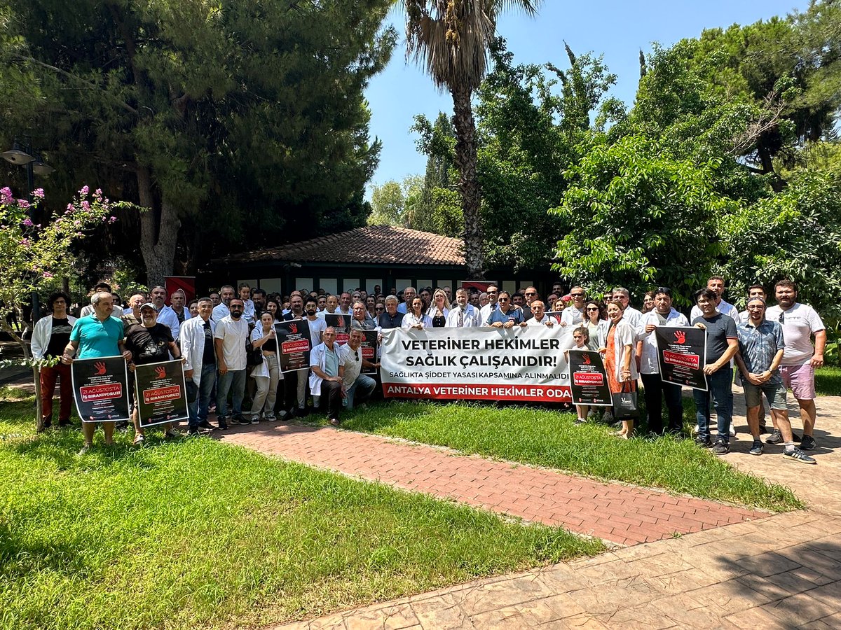 AntalyaVHO's tweet image. Mesleğimize karşı artan fiziki, psikolojik ve ekonomik şiddete hayır demek, Sağlıkta şiddet yasası kapsamına alınmak için 21 Ağustos 2023 Pazartesi Aydın Kanza Parkında gerçekleştirilen basın açıklamamız.
