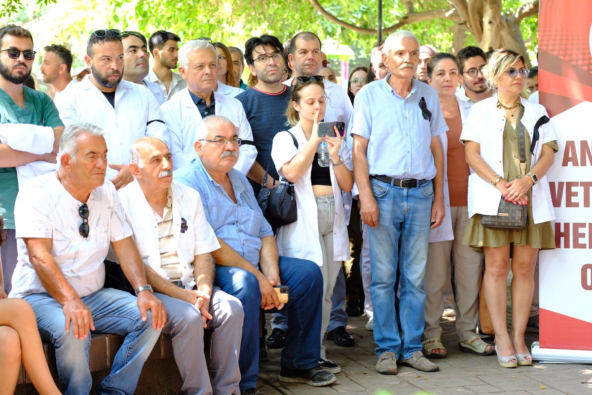 AntalyaVHO's tweet image. Mesleğimize karşı artan fiziki, psikolojik ve ekonomik şiddete hayır demek, Sağlıkta şiddet yasası kapsamına alınmak için 21 Ağustos 2023 Pazartesi Aydın Kanza Parkında gerçekleştirilen basın açıklamamız.