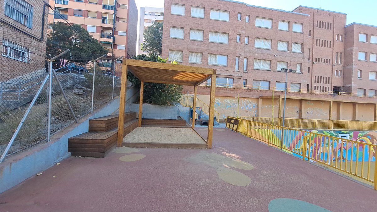 FustMar's tweet photo. Estructura, gradas, arenero y jardineras instaladas en el colegio FERRER Y GUARDIA, de Barcelona.
Trabajamos para mejorar los patios de los colegios de la capital.
https://t.co/SUggNrAo5p
#patiosdecolegios #educacion #barcelonaguapa #ferreriguardia #colegios #fustmar # https://t.co/cRMramY7xa
