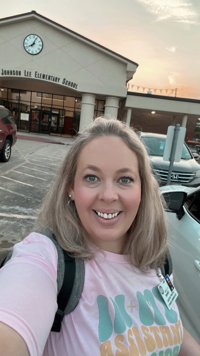 EmilieManner's tweet photo. First day on our campus with our teachers-I’m so excited to be part of this family! #lifeasalab https://t.co/EreVE4h9XS