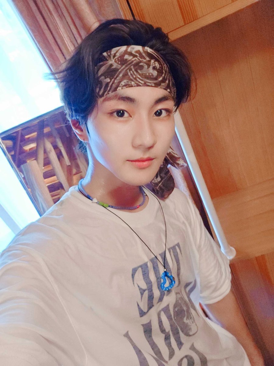 EN7ernally's tweet photo. jungwon in bandana selca 😭😭😭🫠 https://t.co/7gfhXf0J2t