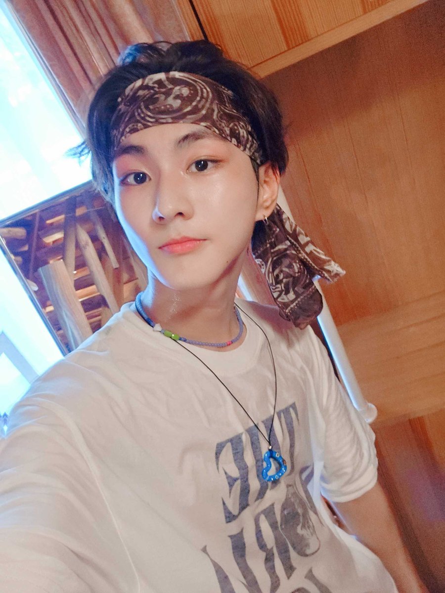 jungwon in bandana selca 😭😭😭🫠